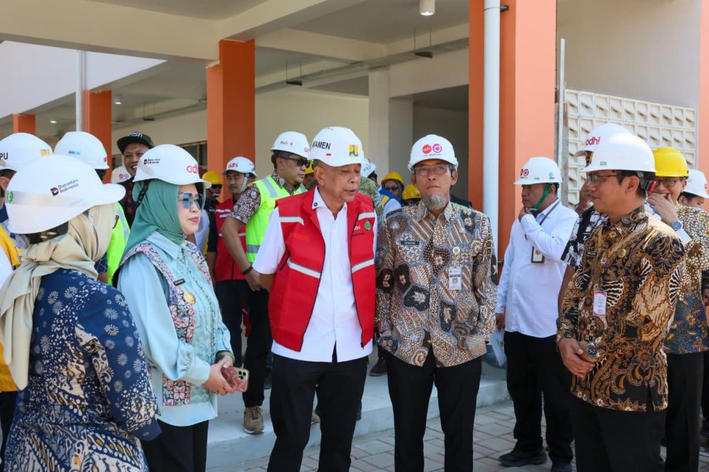 Sekolah Rakyat Sukoharjo Siap Sambut Siswa Baru Wamen sosial Agus Jabo Priyono dan Sekda Jateng Sumarno (GOnews.id)