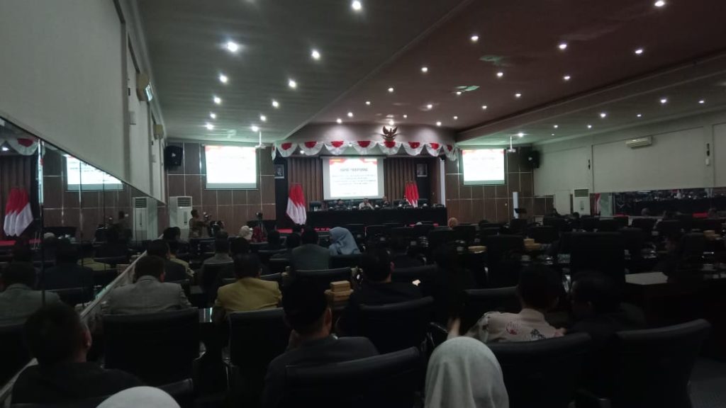 Demokrat-PKS Soroti Belanja APBD 117,93 Persen, Bupati Bondowoso Janjikan Perbaikan Tata Kelola Suasana Paripurna Jawaban Fraksi Demokrat dan PKS. Jum'at 3/7/2026.