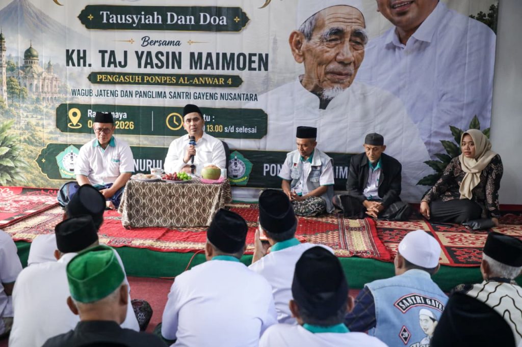 Gus Yasin Tekankan Madrasah Perkuat Iman Generasi Taj Yasin Maimoen di Madrasah Diniyah Nurul Anwar, Desa Rancamala, Kecamatan Cilongok, Kabupaten Banyumas. (GOnews.id)