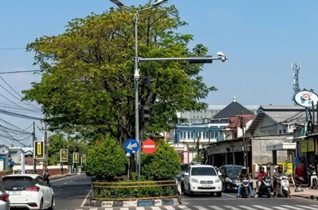 ETLE Resmi Aktif di Mojokerto, Pelanggar Kini Terekam Kamera Polres Mojokerto mengaktifkan ETLE di Simpang Empat Taman RA Basuni