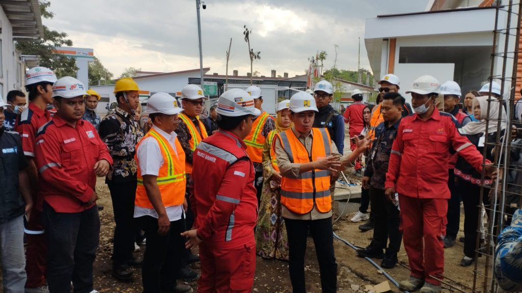 Sekolah Rakyat Jember Hampir Rampung, Gus Fawait Optimistis Putus Sekolah Berakhir Bupati Jember Muhammad Fawait saat tinjau pembangunan sekolah Rakyat Foto Edi Mulyono