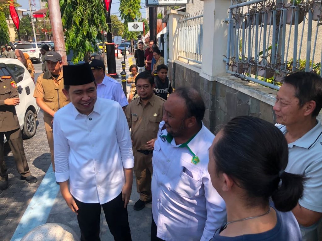 Jember Siap Punya ‘Malioboro’ Baru, Gus Fawait Kebut Pembangunan Food Street di Jantung Kota Bupati Jember Muhammad Fawait saat tinjau pembangunan kawasan food street .Foto Diskominfo