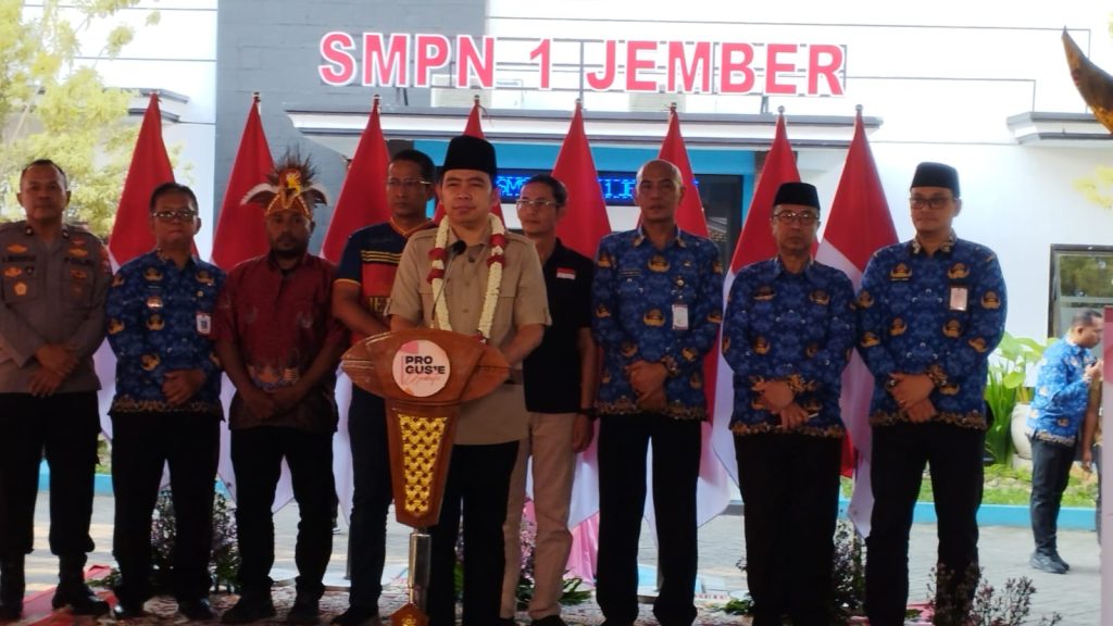 Bupati Jember Muhammad Fawait saat menyampaikan informasi Melalui Pro Gus,e update Dan Gus,e menyapa.Foto Edi Mulyono