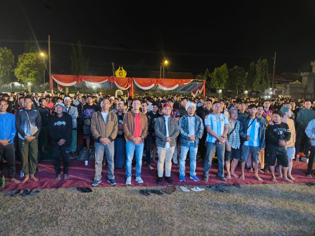 Nobar Final Piala Dunia di Yon Zipur 10 Satukan Ribuan Warga Pasuruan caption : Suasana saat nobar final piala dunia.