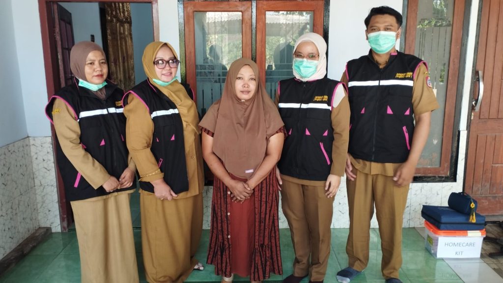 Jember Siapkan Home Care, Akses Lewat Wadul Gus Petugas yang akan layani masyarakat melalui Home Care.Foto Edi Mulyono