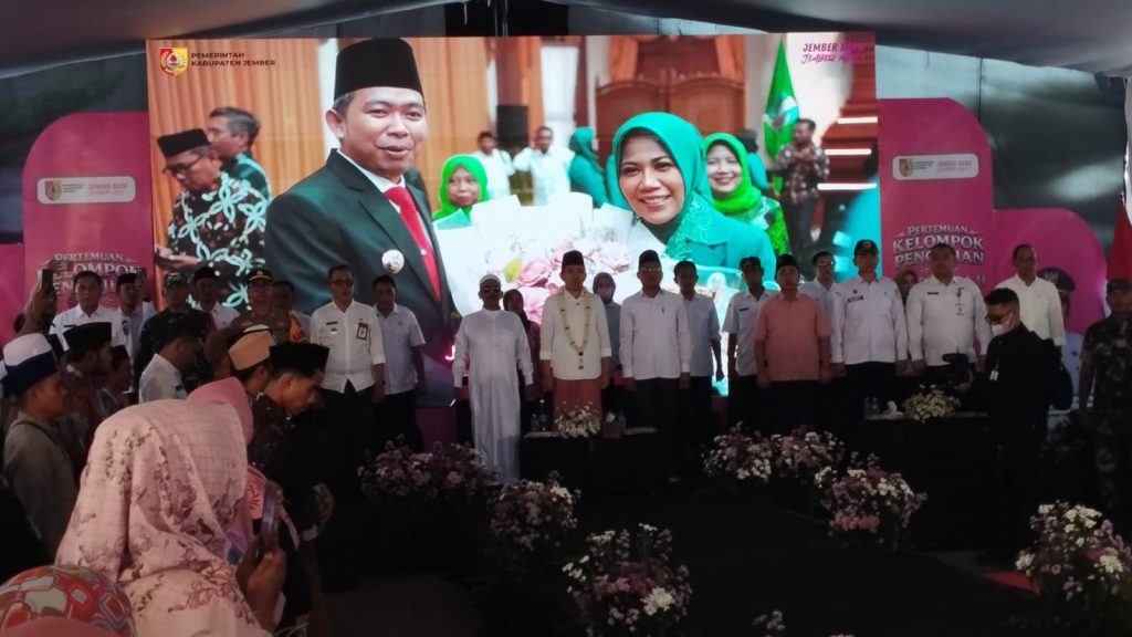 Bupati Jember Sosialisasikan Program Gratis di Mayang Bupati jember Muhammad Fawait dalam Acara bunga desaku di Kecamatan Mayang. Foto Edi Mulyono