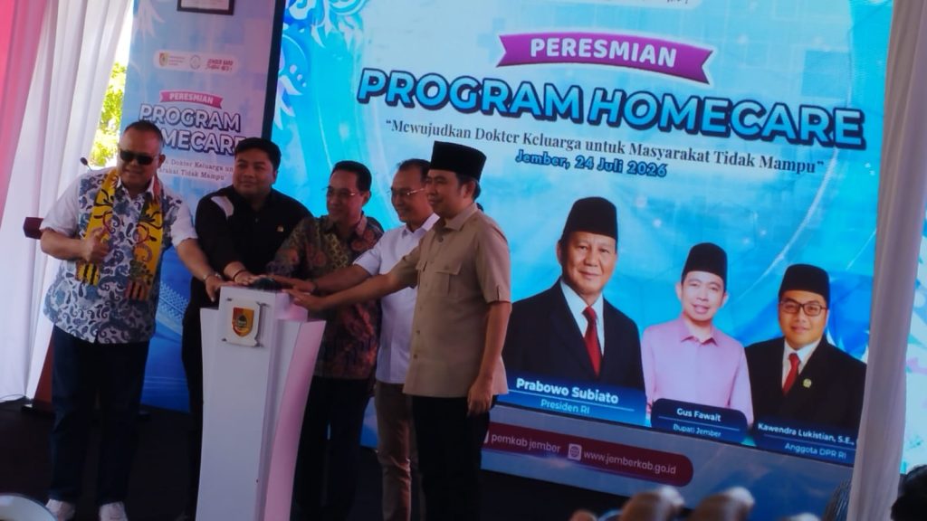 Jember Luncurkan Home Care untuk Warga Miskin Bupati Jember Muhammad Fawait bersama wamen kes RI, dan Kepala BP Taskin beserta rombongan resmi kan Program Home Care Jember.Foto Edi Mulyono