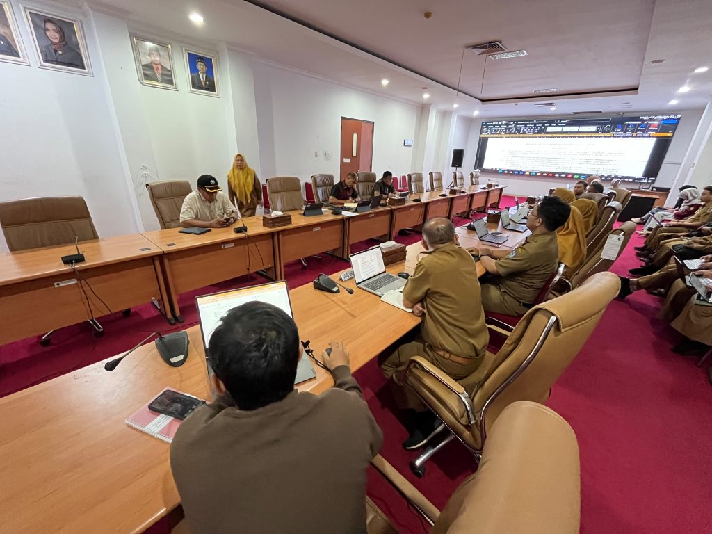DPRD Bontang menggelar rapat pembahasan RTRW bersama Tim Pembahasan Raperda di Ruang Rapat II