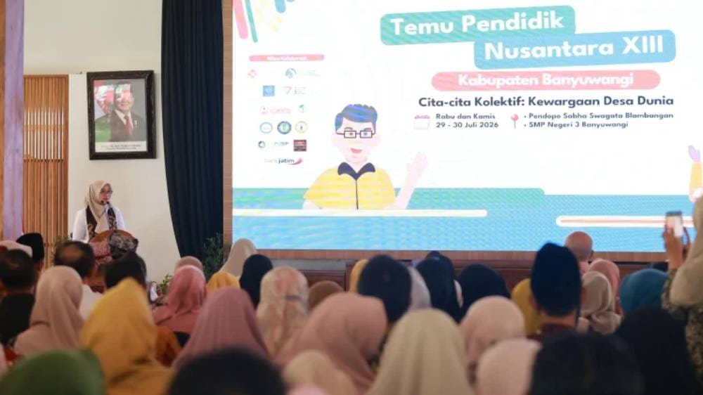 Banyuwangi Satukan Guru Menuju Generasi Emas Bupati Banyuwangi Ipuk Fiestiandani memberikan arahan kepada ratusan guru dalam Temu Pendidikan Nusantara (TPN) XII di Banyuwangi, 29-30 Juli 2026. (Foto: Humas Pemkab)