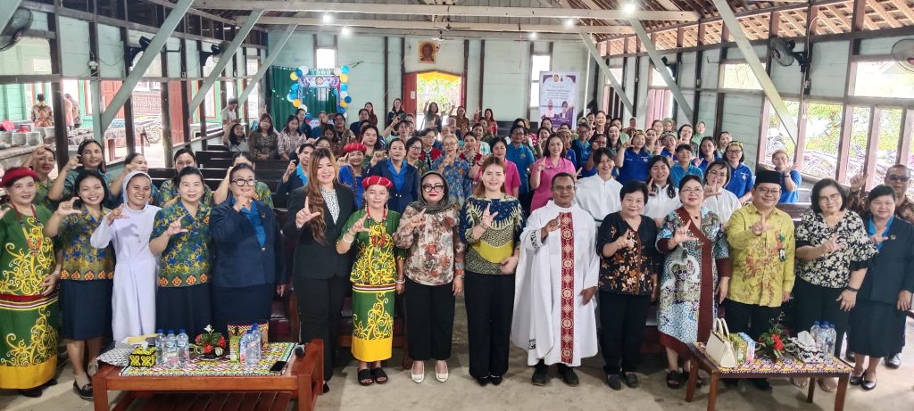Acara HUT WKRI ke-102 di Paroki Santo Petrus Ujoh Bilang