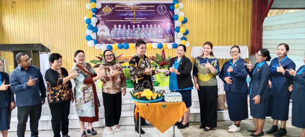 HUT WKRI ke-102, Wabup Dorong Penguatan Peran Perempuan Wakil Bupati Mahulu, Suhuk saat menghadiri acara HUT WKRI ke-102 di Paroki Santo Petrus Ujoh Bilang.