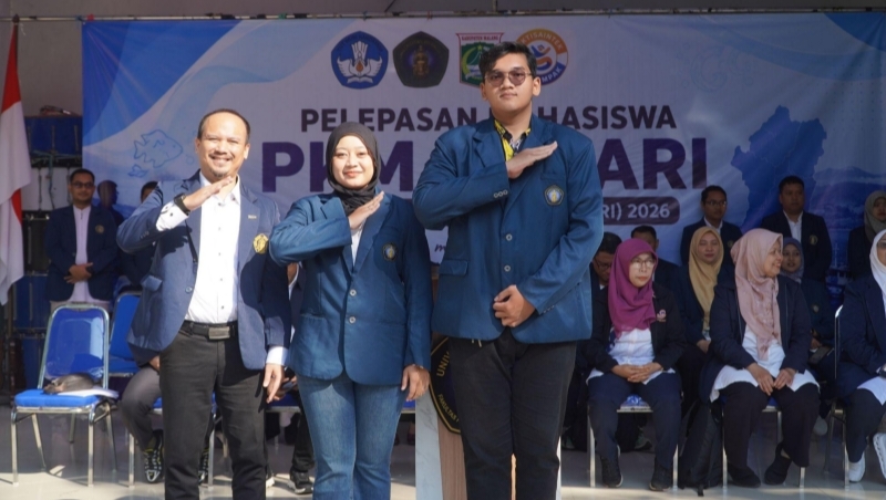 745 Mahasiswa FPIK UB Terjun ke 40 Desa, Bawa Inovasi Kelautan untuk Perkuat Pemberdayaan Masyarakat Dekan FPIK Universitas Brawijaya, Prof. Dr.Sc. Asep Awaludin Prihanto, S.Pi., M.P., secara langsung melepas keberangkatan mahasiswa di Lapangan Basket FPIK UB