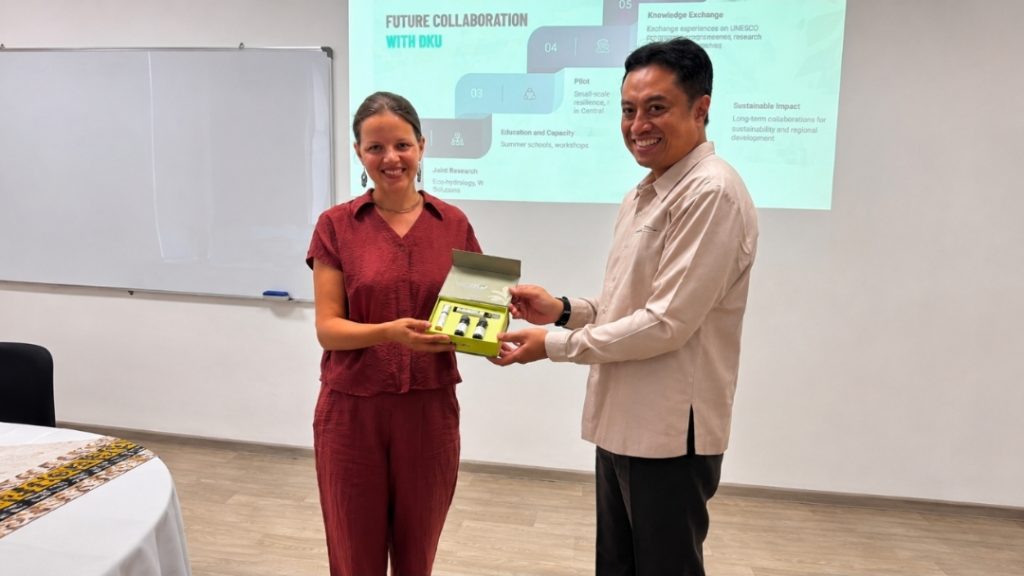 UB Inisiasi Kerja Sama Strategis dengan UNESCO Chair DKU, Perkuat Kolaborasi Pengelolaan Sumber Daya Air dan Energi Berkelanjutan Universitas Brawijaya dan KazNARU memperkuat kerja sama riset, pendidikan, serta inovasi agroindustri di Kazakhstan.