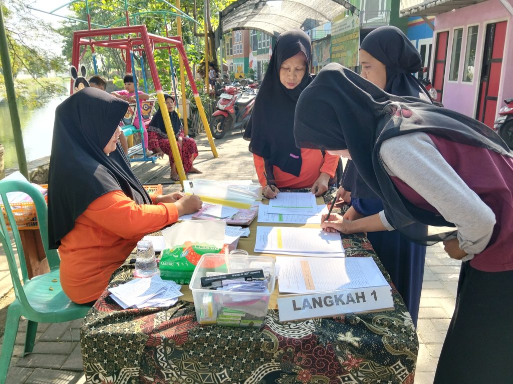 Ketapang Perluas Fungsi Posyandu Jadi Pusat Layanan Desa Keterangan foto: Kegiatan Posyandu Terintegrasi 6 Bidang SPM di Desa Ketapang, Tanggulangin. (Foto: Nug/GOnews.id)