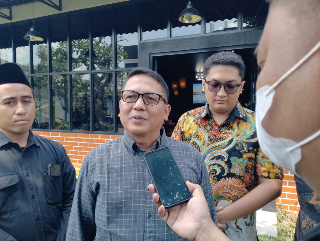 Owner CV Su’ud Apresiasi Dukungan Zulhas untuk Rokok 88 Owner CV Su'ud Rokok 88 saat ditanya awak media
