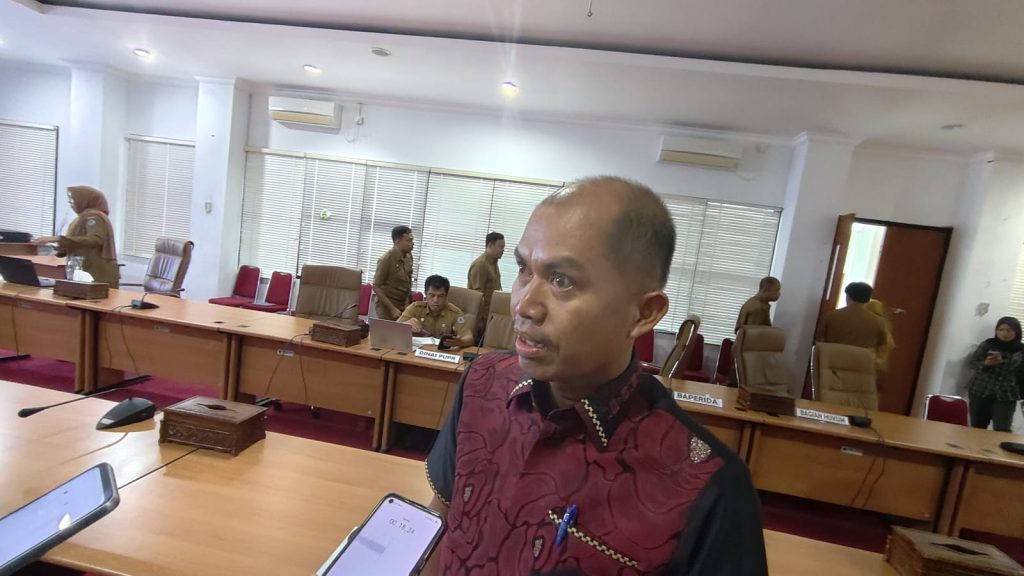Soal RTRW, DPRD Desak Pemkot Tertibkan Bangunan Bantaran Sungai Anggota Komisi C DPRD Bontang, Joni Alla Padang
