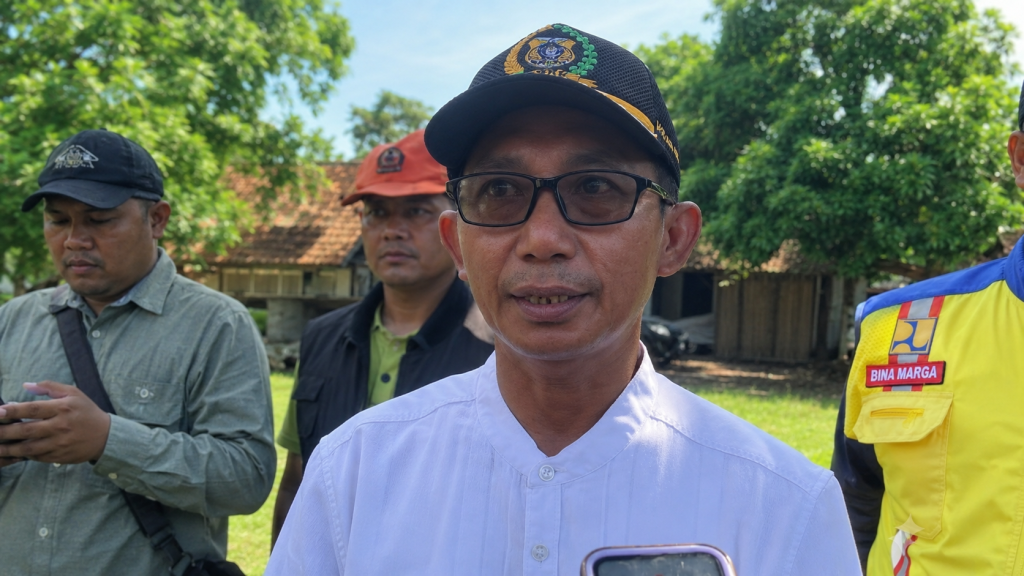 DPRD Ingatkan Ancaman Penutupan TPA Bondowoso Ketua Komisi III Sutriyono Saat diwawancarai Awak Media. Senin 6/7/2026.