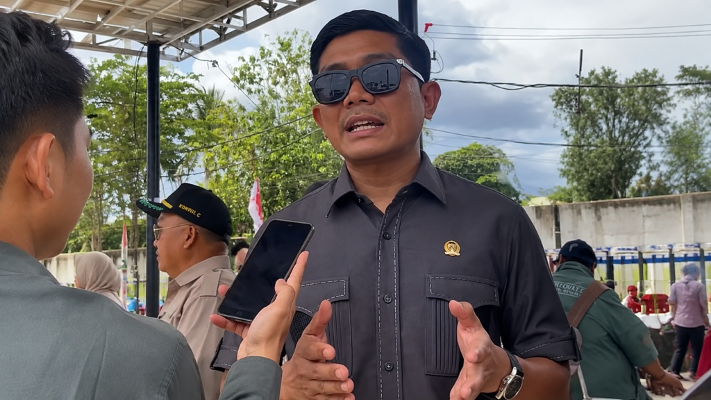 Ketua DPRD Bontang Peringatkan Kontraktor Harus Sesuai Desain saat Tinjau Lokasi Ketua DPRD Kota Bontang, Andi Faizal Sofyan Hasdam