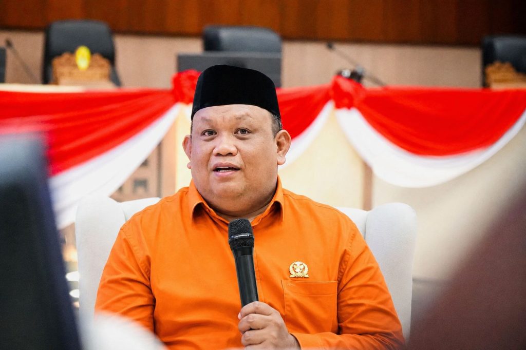 Hak Fiskal Daerah dan Keadilan Negara Oleh: Dr. Agusriansyah Ridwan, S.IP., M.Si. Wakil Ketua Bapemperda DPRD Provinsi Kalimantan Timur