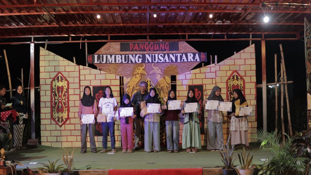 AQUA Pandaan Dukung Festival Hari Anak Nasional 2026 di Desa Kejapanan, Ratusan Warga Tumpah Ruah Puncak Festival Hari Anak Nasional (HAN) 2026 di Desa Kejapanan, Kecamatan Gempol, Kabupaten Pasuruan, Sabtu (25/7/2026) malam ( Mufida)