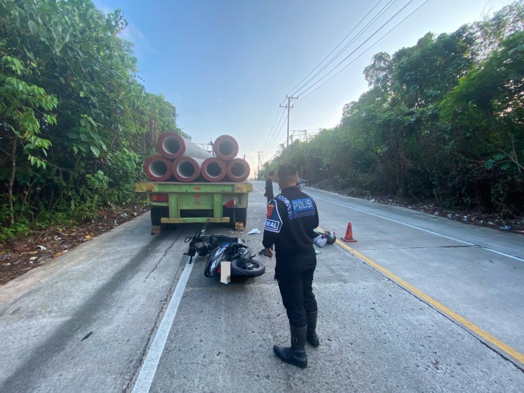 Pemotor Tewas Tabrak Truk Mogok di Poros Sangatta–Bontang Humas Polres Kutim