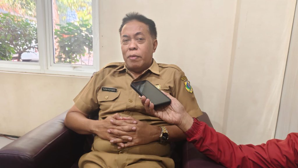 Kepala Dinas Pendidikan Bondowoso, Taufan Restuanto, saat memberikan keterangan pada awak media. Jum'at (7/8/2026) (Doni/Gonews.id)