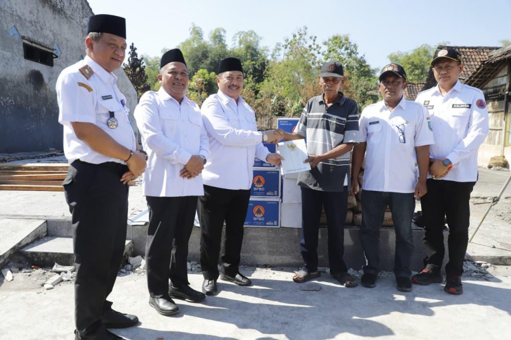Gerak Cepat Pemkab Jombang Pulihkan Korban Kebakaran Kebonagung Pemkab Jombang menyalurkan logistik dan material bangunan untuk membantu korban kebakaran di Kebonagung, Ploso