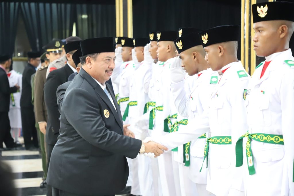 Paskibraka Jombang 2026 Dikukuhkan, Siap Bertugas Bupati Jombang, Warsubi saat pengukuhan Paskibraka di Pendopo Kabupaten pada Jumat (14/8/2026) (ft diskominfo)