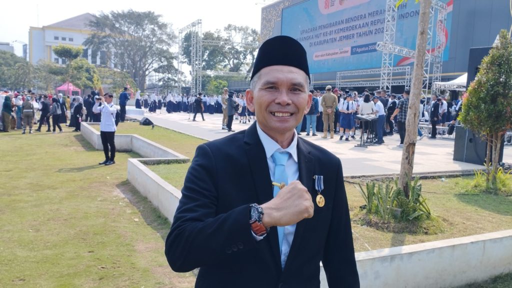 Satpol PP Jember Gencar Berantas Rokok Ilegal, Hampir 10 Juta Batang Jadi Sasaran Operasi Kepala satpol pp Kabupaten Jember Bambang Rudianto. Foto Edi Mulyono