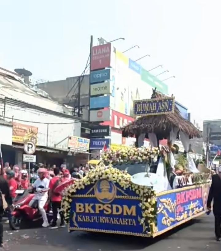 Mobil Hias Meriahkan HUT RI ke-81 di Purwakarta Karnaval mobil hias HUT RI ke-81 di Purwakarta