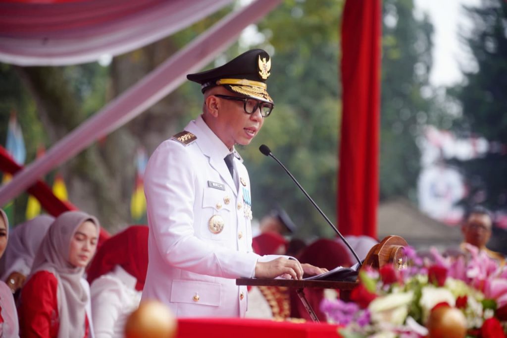 Caption: Gubernur Lampung Rahmat Mirzani Djausal sebagai Inspektur Upacara. (Eva/GoNews.id)
