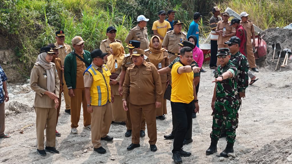 Jembatan Garuda Pulihkan Akses Warga Kedungdendeng Jombang Bupati Jombang Warsubi memimpin peletakan batu pertama pembangunan jembatan Garuda di Dusun Kedungdendeng, Desa Jipurapah, Kecamatan Plandaan