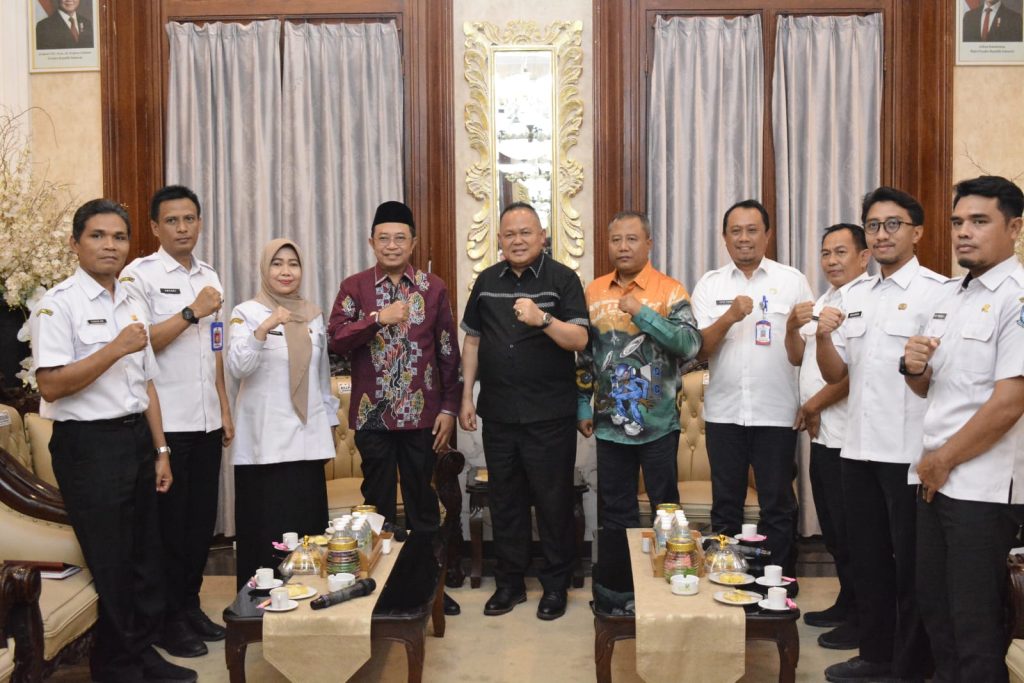 Komisi D DPRD Jatim Kucurkan, Rp2,2 Miliar Pulihkan Jalan Alternatif Sentong Kunjungan anggota Komisi D DPRD Jawa Timur, dr. Agung Mulyono, bersama Bupati Bondowoso di Pendopo Raden Bagus Asra (RBA) Bondowoso, Rabu (19/8/2026).