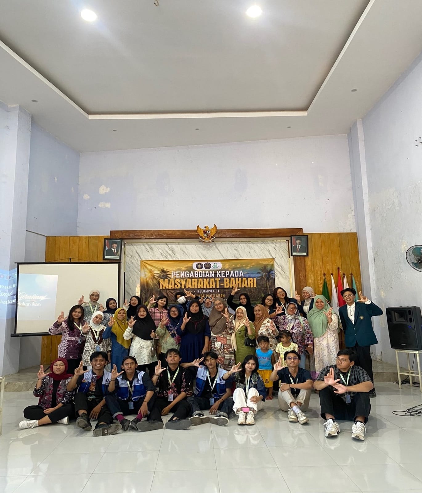 Mahasiswa FPIK UB mengedukasi ibu PKK tentang olahan tuna bergizi dan pemanfaatan peta untuk mendukung program GEMARIKAN.