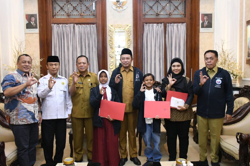 Tiga Siswa Bondowoso Melaju ke Final OSN 2026 Bupati Bondowoso Abdul Hamid Wahid