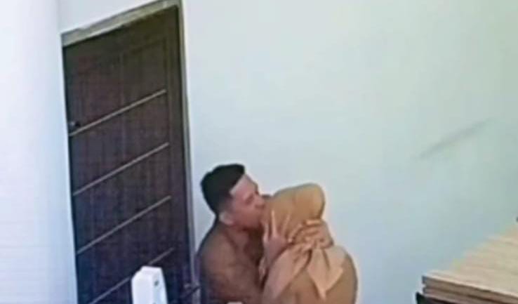 Rekaman Viral Diakui Pejabat, Pemprov Sumbar Bentuk Tim Pemeriksa Ad Hoc Rekaman viral yang beredar di media sosial dan diduga melibatkan pejabat Pemprov Sumbar, Senin (24/8/2026).