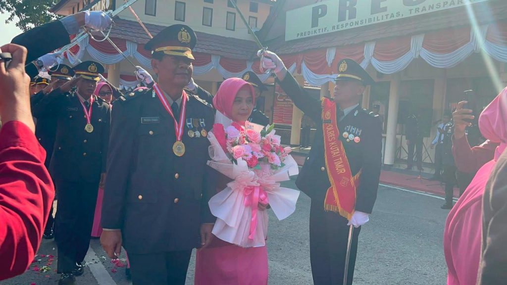 Purna Bhakti, Tujuh Personel Polres Kutim Diberi Penghormatan Wisuda Purna Bhakti Tujuh Personel Polres Kutai Timur