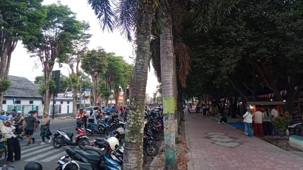 Alun - alun Raden Bagus Asra Kabupaten Bondowoso. Jum'at 28/8/2026.