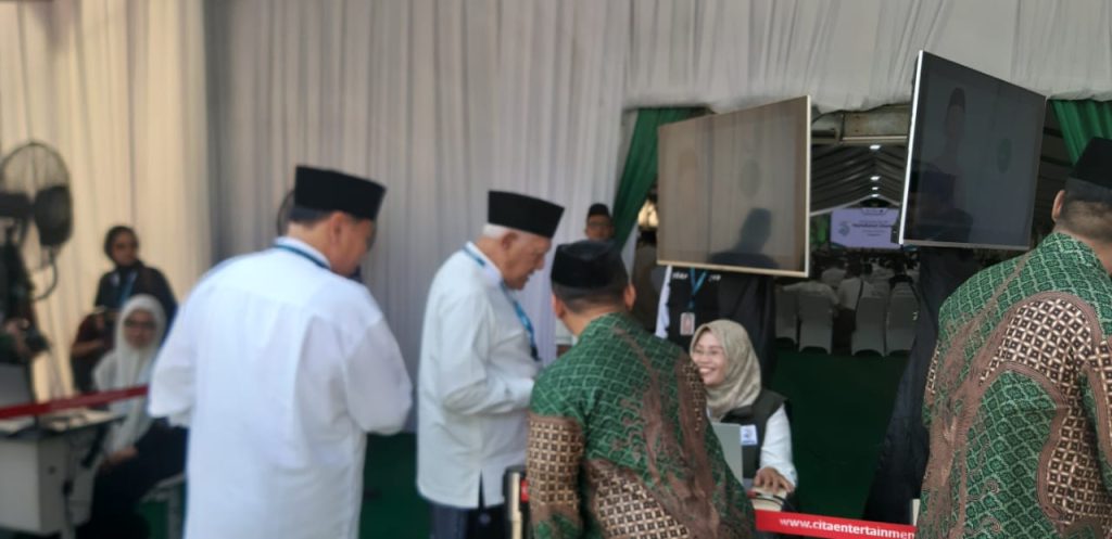 Bursa Ketum PBNU Memanas, Duet Gus Kikin-Buya Said Kian Menguat Gus Kikin saat tiba di pintu masuk utama GSG Bahrul Ulum Tambakberas