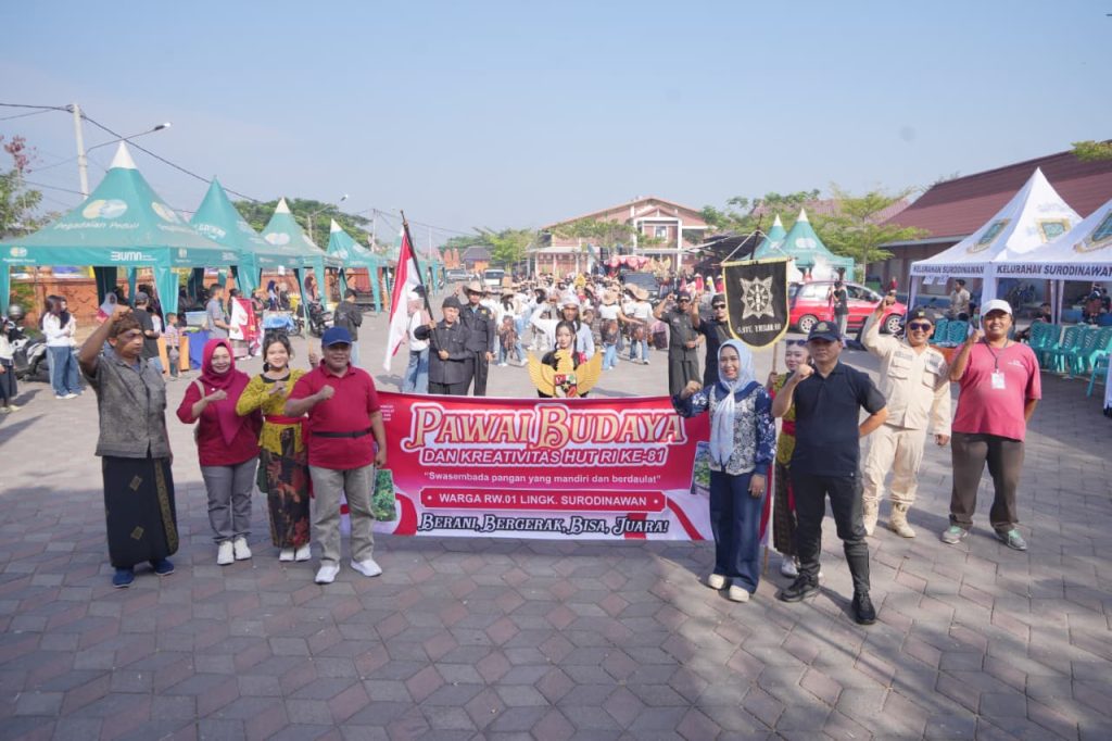 Pawai Surodinawan Hidupkan Semangat Kemerdekaan, Ning Ita Apresiasi Semangat Warga Pawai Budaya Surodinawan HUT ke-81 RI