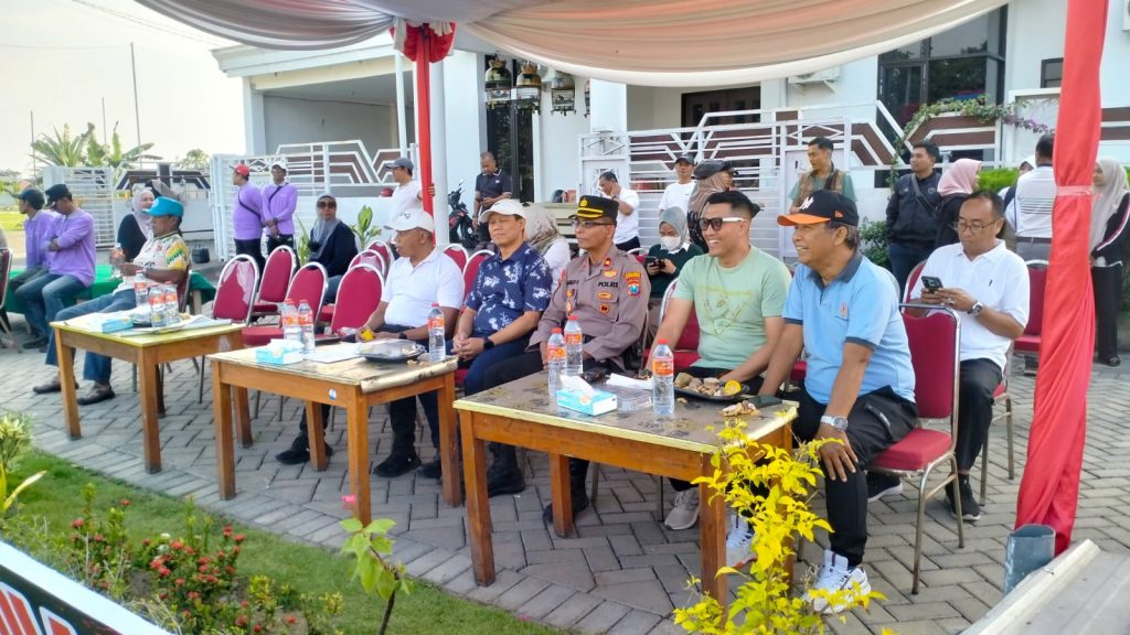 Caption : Wakil walikota Pasuruan saat mendatangi Walikota cup. (Foto : Mufida)
