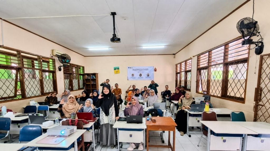 UNJ Bekali Guru SMP Negeri Depok Kuasai ClassPoint AI untuk Ciptakan Pembelajaran Interaktif Tim Pengabdian kepada Masyarakat (PkM) Program Studi Pendidikan Matematika, Fakultas Matematika dan Ilmu Pengetahuan Alam (FMIPA), Universitas Negeri Jakarta (UNJ), menyelenggarakan pelatihan “Peningkatan Kompetensi Guru dalam Mengembangkan Media Pembelajaran Interaktif Berbantuan ClassPoint AI” di SMP Negeri 2 Kota Depok, Sabtu (1/8/2026)