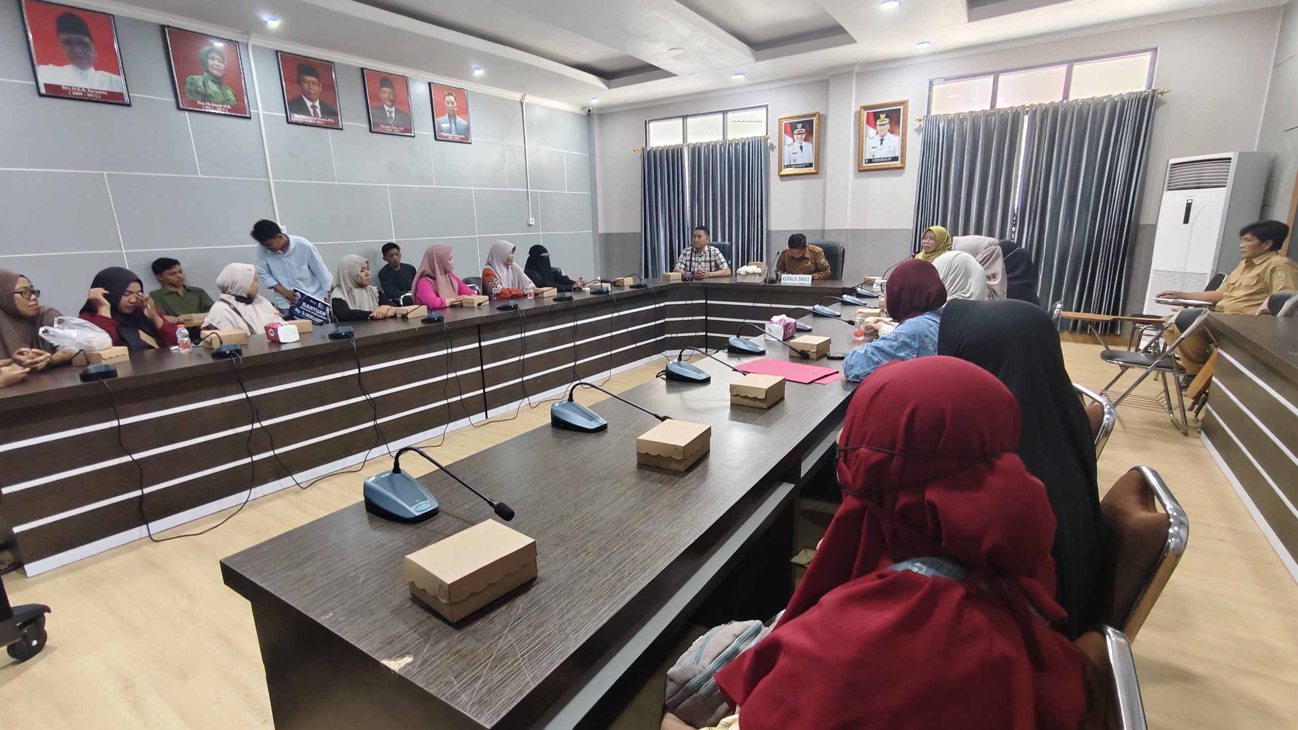 Suasana pengarahan serta pendampingan pengurusan NIB bagi pelaku UMKM penerima bantuan modal program Tenaga Kerja Mandiri Pemula di Aula Dinas Koperasi, Usaha Kecil dan Menengah Kutai Timur, Selasa (4/8/2026) (wahyudi/GOnews.id)