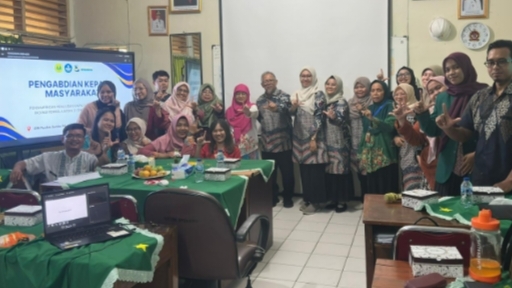 Tim PKM FIP UNJ bersama guru peserta kegiatan pendampingan penulisan karya ilmiah. Dokumentasi Tim PKM FIP UNJ