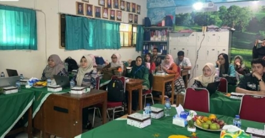 Guru SDN Pondok Bambu 06 berpartisipasi dalam lokakarya, pembelajaran terbimbing, dan evaluasi penulisan kDokumentasi: Tim PKM FIP UNJ.