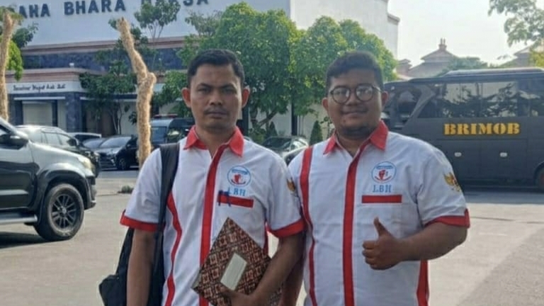 Kuasa Hukum Moch. Gati Nilai Ada Kriminalisasi, Gugatan Perdata Resmi Diajukan ke PN Lamongan Ahmad Budi Lakuanine, S.H., M.H. bersama Mohammad Elki Arfianto, S.H., selaku kuasa hukum Moch. Gati,
