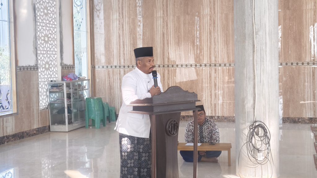 BKMM Kutim Latih 50 Muraqqi Jelang HUT RI Ke-81 Pembina Badan Koordinasi Masjid dan Musholla (BKMM) Kutai Timur, Dr. K.H. Sobirin Bagus, M.M., saat menghadiri pelatihan muraqqi atau bilal di Masjid Keramat II, Jalan AW Syahrani KM 5,4, Sangatta Prima, Kecamatan Sangatta Utara, Ahad (16/8/2026)