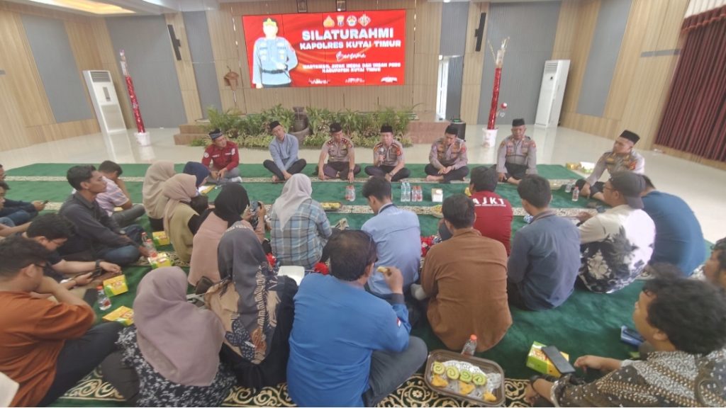 Kapolres Kutim Pererat Silaturahmi dengan Insan Pers Kapolres Kutai Timur (Kutim) AKBP Aryansyah menggelar silaturahmi bersama wartawan, awak media, dan insan pers Kabupaten Kutai Timur di Aula Pelangi Mapolres Kutai Timur, Kamis (27/8/2026)