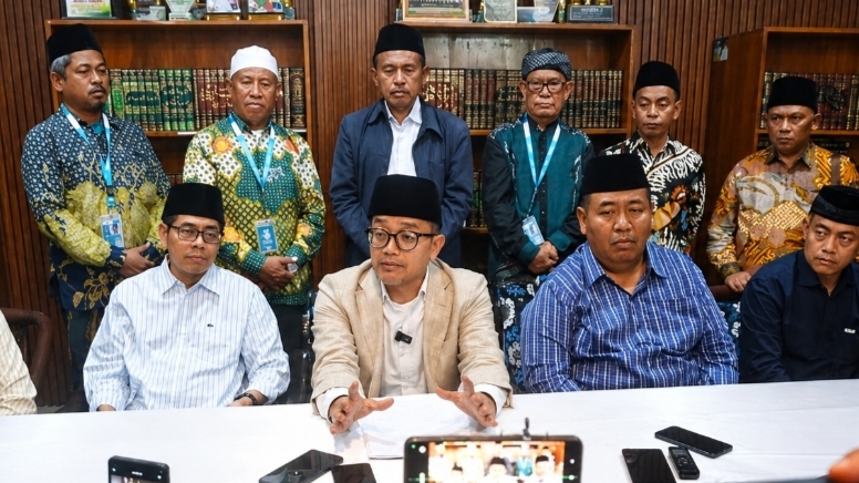 Muktamar ke-35 NU, Beda Sikap Ahwa Pengurus PCNU Diduga Dipukul Calon Ketua Umum Pengurus Besar Nahdlatul Ulama (PBNU), KH Abdussalam Shohib atau Gus Salam (