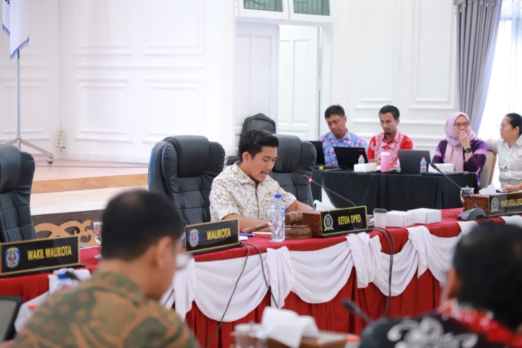 Ketua DPRD Desak DLH Tertibkan Pembakaran Sampah Ketua DPRD Bontang, Andi Faizal Sofyan Hasdam